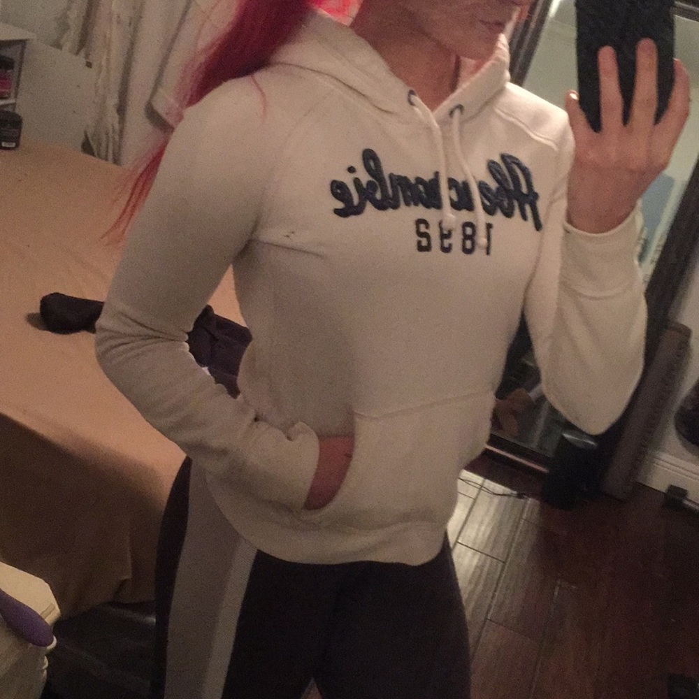 Perfect condition. Size small. No stains at all